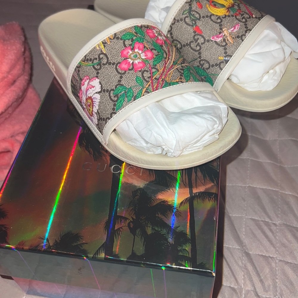 Floral Gg Supreme Slide Sandal in Beige